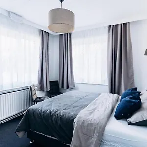 Hotel Atomihotel: Contemporary Comfort Steps From The Atomium!, Brussel